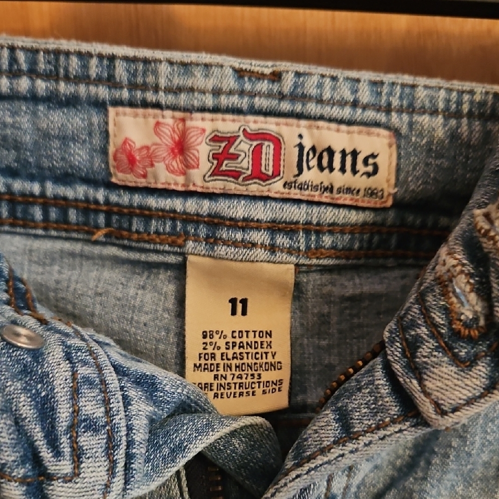 Denim Capris - Picture 4 of 4
